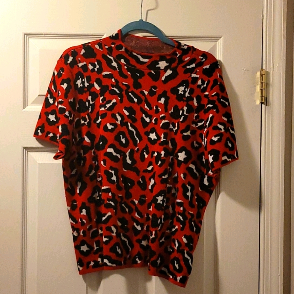 Short sleeve leopard sweater
